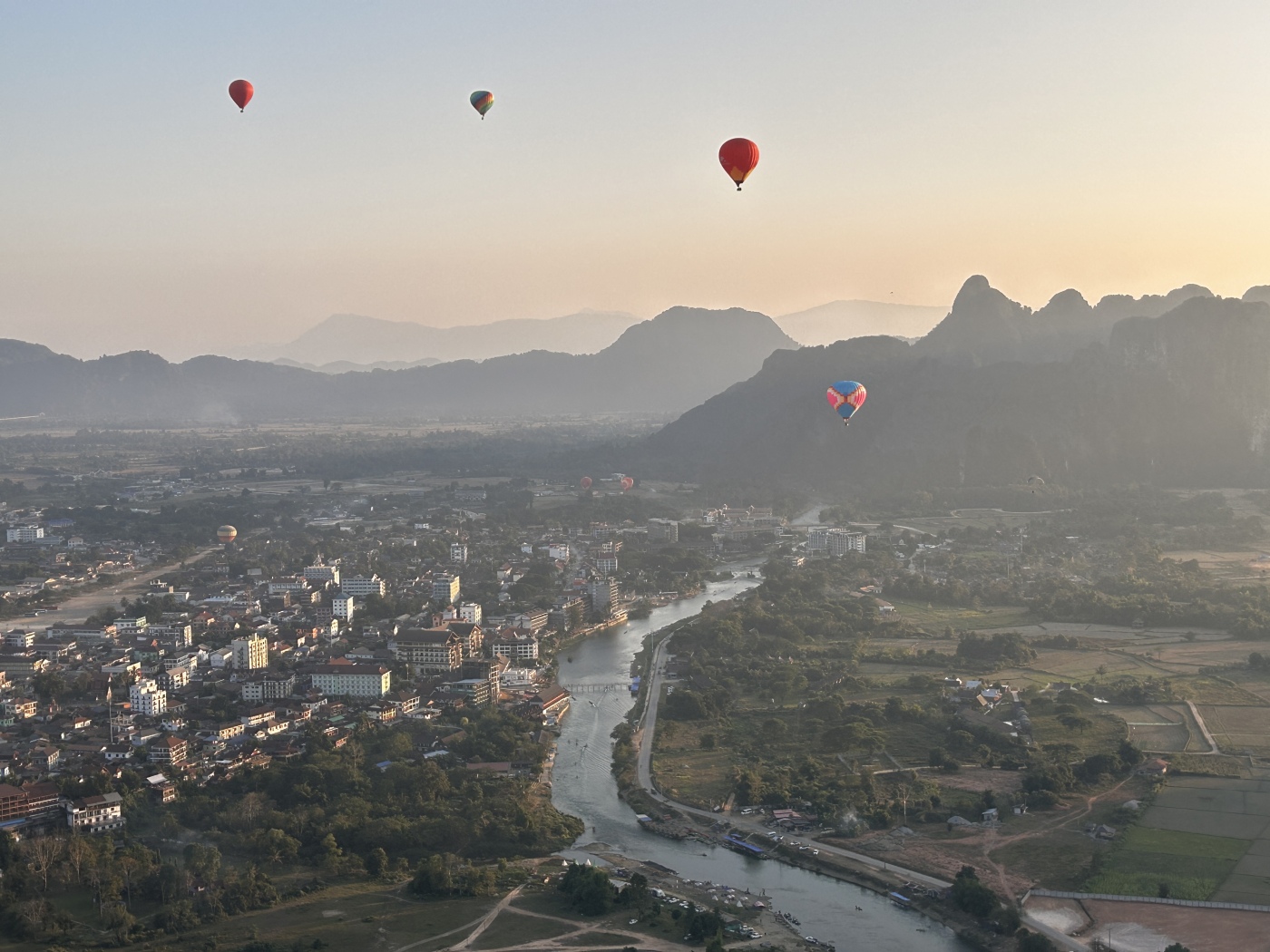 Hajnali hőlégballon